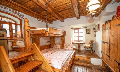 Český Krumlov štýlovo v dobovom Domku kata Matěje s domácim chlebom a pivom + poukaz a pamätný glejt