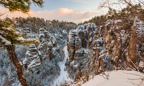 Český raj neďaleko ski areálu: Aktívna dovolenka v chatke/bungalove v Resorte Ráj Srbsko *** + raňajky a šport