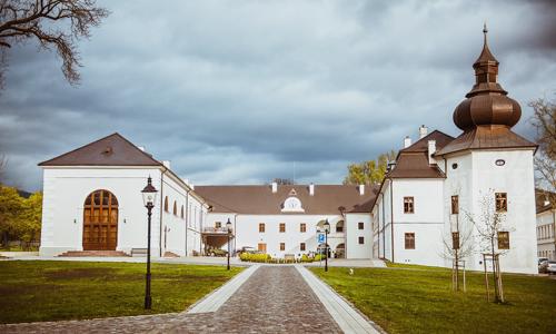 CHKO Ponitrie v Chateau Appony **** s polpenziou, wellness s panoramatickým bazénom a historickou knižnicou