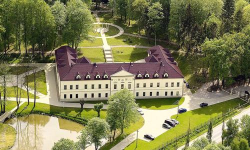CHKO Slavkovský les: Pobyt na Zámku Kamenný Dvůr s gurmánskou polpenziou, wellness neobmedzene + piknikový kôš