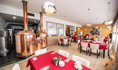 CHKO Šumava: Městský Hotel Bobík *** s polpenziou, vstupom do bazéna, 3 procedúrami a Nordic Walking palicami