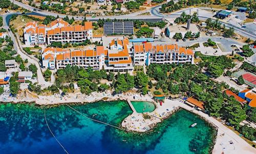 Chorvátsko 100 m od mora v Hoteli Zagreb *** s plnou penziou, bazénmi, saunou a animáciami + dieťa zadarmo