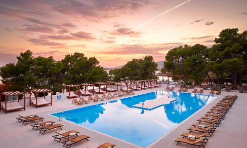 Chorvátsko: Vodice v Hoteli Imperial *** s polpenziou, bazénmi a fitness neobmedzene + animácie a koncert