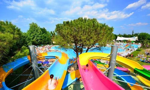 Gardské jazero v plážovom kempe Camping Bella Italia s polpenziou + aquapark a bohaté aktivity pre celú rodinu