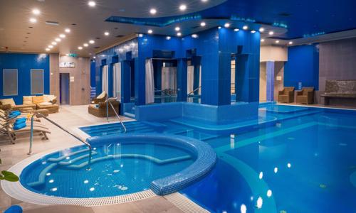 Győr neďaleko termálov: Hotel Golden Ball Club **** s neobmedzeným wellness (120 m² vodnej plochy) + polpenzia