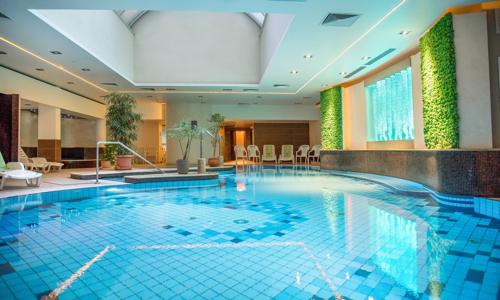 Hévíz v Hoteli Palace **** s polpenziou, neobmedzeným wellness (bazén, 3 sauny) a kúpaním v termálnom jazere