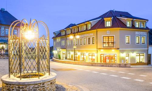 Hluboká nad Vltavou iba 700 m od zámku: Hotel Záviš z Falkenštejna **** s polpenziou + vstup do kúpeľov a zoo
