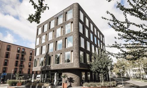 Hranica Nemecka, Rakúska a Švajčiarska: Bodamské jazero v HARBR. hotel Konstanz s raňajkami formou bufetu