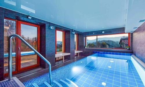 Jeseníky: Hotel Slunný dvůr *** s polpenziou, denne vstupom do wellness (bazén, vírivka) + parafínový zábal