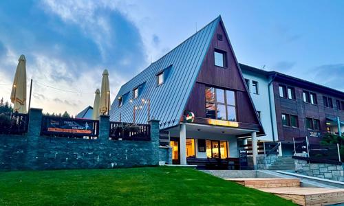 Jeseníky: Malá Morávka v 3* Hoteli Brans s polpenziou a wellness (vírivka, sauna) + pivný kúpeľ a letný bazén