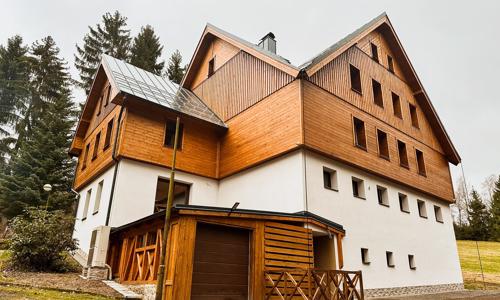 Jizerské hory neďaleko Jablonca nad Nisou: Apartmány Vesna s raňajkami a privátnou saunou, alebo vírivkou