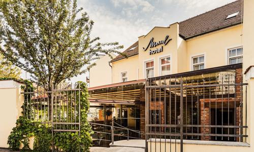 Južná Morava (nielen) pre vinárov: Hotel Mariel *** v centre Znojma s raňajkami a degustáciou 12 vzoriek vín