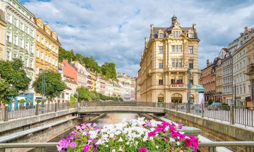 Karlove Vary pri Mlynskej kolonáde (70 m) v Hoteli Palatin **** s raňajkami a vstupom do kúpeľov + oblátky