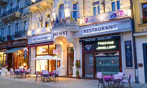 Karlove Vary priamo v centre v Hoteli Palacký **** so vstupom do Alžbětiných lázní, polpenziou a oblátkami