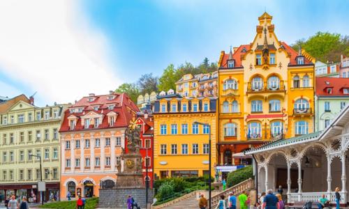 Karlove Vary v pokojnej okrajovej časti mesta v Penzióne Fan *** s raňajkami + kuchynský kút a parkovanie