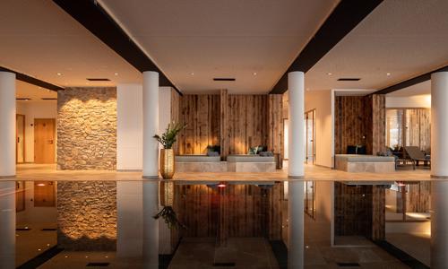 Kitzbühelské Alpy v ADEA Lifestyle Suites Fieberbrunn ****+ s polpenziou, prírodným kúpaním, wellness, zľavami