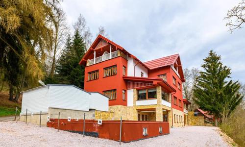 Krkonoše pri Chodníku korunami stromov: Janské Lázně v Penzióne Zámeček *** s raňajkami/polpenziou + wellness