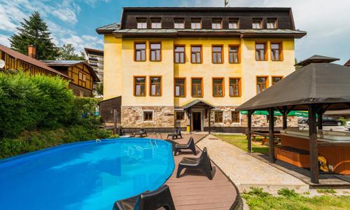 Krkonoše pri Chodníku korunami stromov v Penzióne Adélka *** s raňajkami/polpenziou + sauna a detské ihrisko