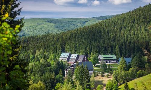 Krkonoše: Pytloun Hotel Harrachov **** s polopenziou a vstupom do wellness centra s výhľadom na Čertovu horu