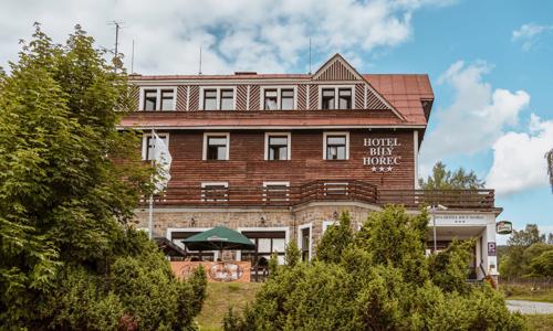 Krkonoše: Relaxačný pobyt v centre Harrachova v Hoteli SPA Bílý Hořec *** s neobmedzeným wellness a polpenziou