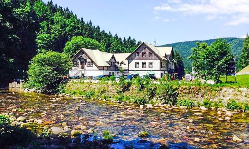 Krkonoše: Špindlerův Mlýn blízko aquaparku v Hoteli Hradec ***: raňajky/polpenzia + wellness a soľná jaskyňa