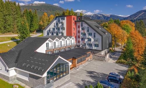Krkonoše: Wellness Hotel Astra *** Superior s polpenziou, vnútorným bazénom a saunami + lístky na lanovky