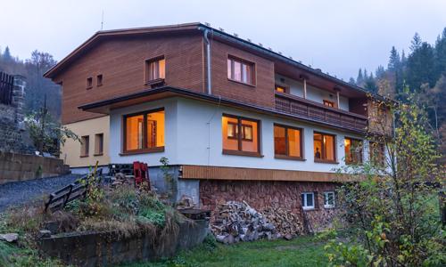 Krušné hory pri nemeckých hraniciach v Penzióne Jáchymoff s raňajkami, fľašou Prosecca a saunou