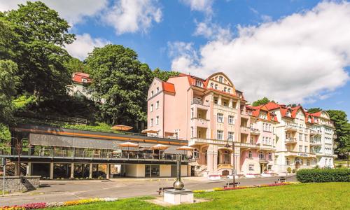 Kúpele Jáchymov: Hotel Astoria *** s polpenziou a vstupom do kúpeľného centra (bazény, vírivka, soľná jaskyňa)