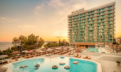 Letovisko Makarská priamo pri pláži v [PLACES] Dalmacija Hotel by Valamar *** s polpenziou a bazénom + program