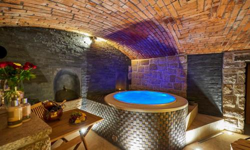 Liberec v blízkosti Ještědu a Babylonu: Hotel Stará Pekárna *** s raňajkami a privátnym wellness s vírivkou