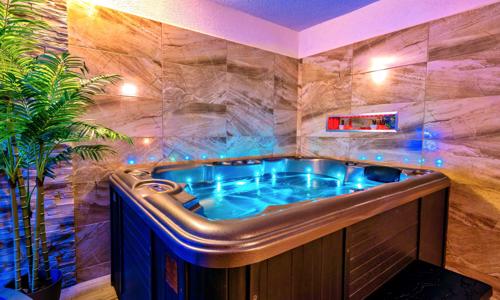 Lipno: Hotel Stará Škola na Šumavě s privátnym wellness, zapožičaním bicyklov + víno a dezert