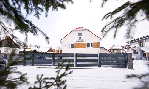 Liptov: Bešeňová len 950 m od aquaparku a kúpeľov v štúdiu alebo apartmáne s kuchynkou vo Ville Michaela