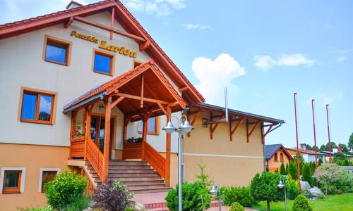 Liptov blízko Liptovského Hrádku: Penzión Larion s raňajkami/polpenziou, wellness centrom a športovým vyžitím