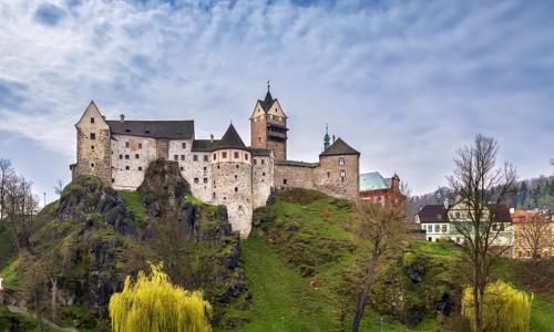 Loket pri Karlových Varoch s výhľadom na hrad v Pension Masonic House **** so štýlovými izbami a raňajkami