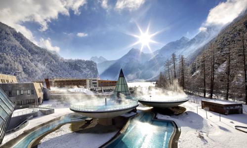 Luxusný wellness pobyt v Tirolsku: Hotel Aqua Dome ****+ s polpenziou, obrovskými termálnymi kúpeľmi a zábavou