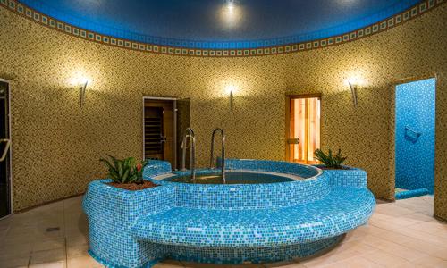 Maďarské kúpele Göd v Hoteli Golden Palace **** s polpenziou a neobmedzeným wellness (bazény, vírivka, sauny)