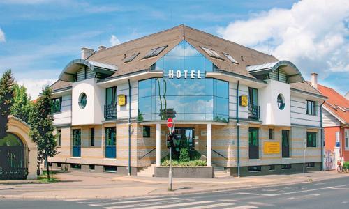 Maďarsko: Győr v 3* budove Hotela Kálvária s raňajkami alebo polpenziou, vírivkou a 2 saunami + vstup do zoo