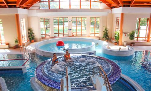 Maďarsko len 50 m od kúpeľov: Hotel Nefelejcs *** s neobmedzeným vstupom do wellness, bicyklami a raňajkami
