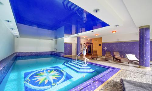 Mariánské Lázně: 4* Hotel St. Moritz Spa & Wellness s procedúrou a neobmedzeným vstupom do bazéna + polpenzia