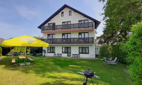 Mariánské Lázně blízko centra: Relaxačný pobyt v B&B Hoteli Volčík s kontinentálnymi raňajkami + masáž chrbta