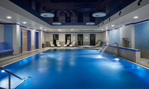 Mariánské Lázně v centre: Grandhotel Nabokov **** s polpenziou, neobmedzeným wellness a saunami + 4 procedúry