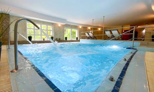 Miskolc pri jaskynných kúpeľov: 4* Bástya Konferencia és Wellness Hotel s polpenziou + bazény, vírivky a sauny