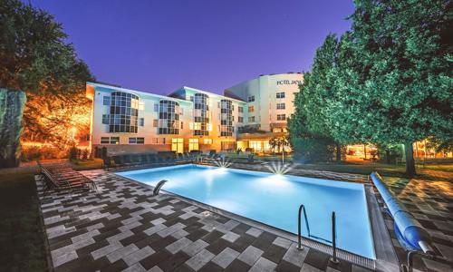 Morava: Přerov v Hoteli Jana **** s raňajkami/polpenziou a wellness (bazén, vírivka, 3 sauny a 2 parné kúpele)