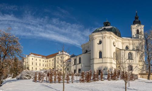 Moravský kras na Zámku Křtiny s polpenziou, welcome drinkom a vstupenkami do jaskyne a arboréta + darček