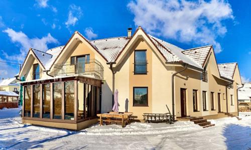 Národný park Vysoké Tatry blízko skiareálov: Nová Lesná vo Vile Lesana s raňajkami + víno a zľava do aquaparku