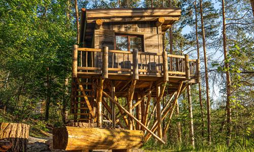 Netradičný pobyt v prírode neďaleko Třebíča: Unikátny dom na strome Treehouse Sokolí + raňajkový balíček