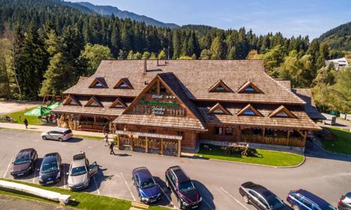 Nízke Tatry blízko termálov: Hotel Strachanovka **** s polpenziou a wellness + welcome drink a balíček zliav