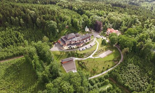 Orlické hory: Hotel Studánka **** obklopený prírodou s polpenziou a wellness + romantický kúpeľ a zábal