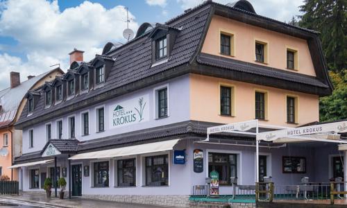 Pec pod Sněžkou: Pobyt v Hoteli Krokus *** s raňajkami či polpenziou, welcome drinkom a fľašou vína + sauna
