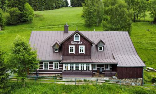 Pec pod Sněžkou v horskej Chate Šohajka s raňajkami či all inclusive a privátnym wellness + zľavová karta